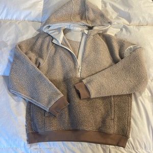 Outdoor Voices MegaFleece Halfzip size medium (never been worn)!